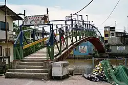 Brücke vom Dorf zum Strand, 2005
