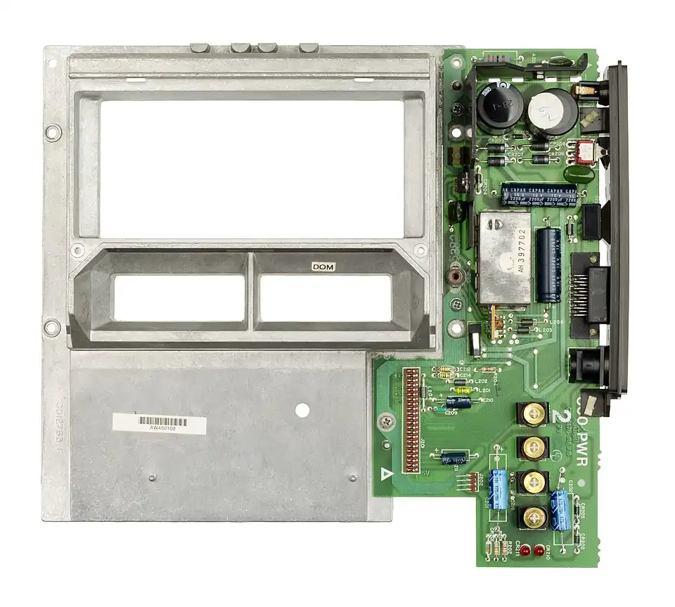 Aluminiumabschirmung mit anmontierter Nebenplatine