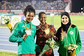 Emily Wamusyi Ngii (Mitte) bei den Afrikaspielen 2024 in Accra