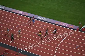 Zieleinlauf Vorlauf sieben: Kaina&nbsp;Martinez (Bahn&nbsp;2), Atangana&nbsp;Atangana (B.&nbsp;3), Murielle&nbsp;Ahouré (B.&nbsp;4), Laverne&nbsp;Jones-Ferrette (B.&nbsp;5), Kerron&nbsp;Stewart (B.&nbsp;6), Natalija&nbsp;Pohrebnjak (B.&nbsp;7), Maria&nbsp;Belimbasaki (B.&nbsp;8), Oludamola&nbsp;Osayomi (B.&nbsp;9)