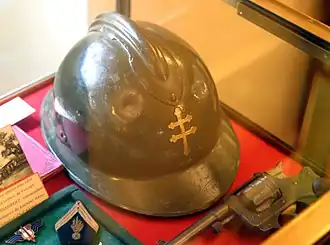 Forces françaises libres Helmemblem: RF (République Française) wird ersetzt durch das Lothringer Kreuz