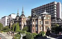 Das Marienhospital Stuttgart: im Vordergrund der Altbau, dahinter das Hauptgebäude St. Maria