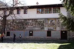 Südlicher Teil des Klosterflügels im nördlichen Hof mit Szenen aus der Geschichte des Klosters von Alexy Atanassov aus dem Jahre 1846