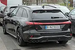 Audi A5 Avant mit Leuchtband am Heck