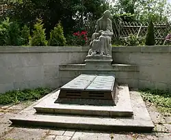 Grabmal Wieland in Auerbach