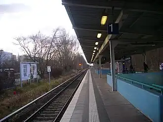 Bahnsteigkante am Gleis Marzahn–Ahrensfelde (2007)