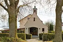 Aussegnungshalle auf dem Friedhof
