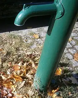 Wasser­austritt (an Säule verschraubt)