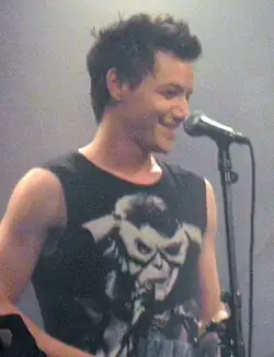 Avi Kornick spielte Guy Rosen