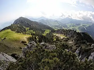 Bärenstein (rechts), nördliche Begrenzung des Lacherkars