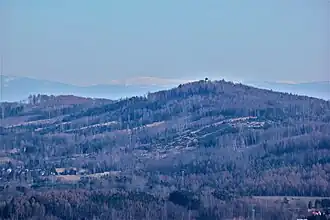 Blick vom Mönchswalder Berg auf den Bieleboh, im Hintergrund das Riesengebirge