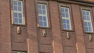 Haus B: alle Terrakotten am östlichen Giebel