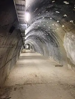 Stollen mit Betonverschalung, halbovalförmig, ca. 6&nbsp;m breit, ca. 8&nbsp;m hoch