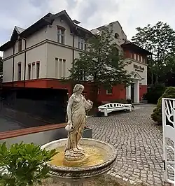 Blick auf die Villa von Nordwesten, Herbst 2022