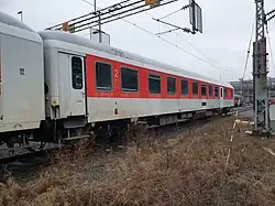 BDcm 847.1 von außen, im hinteren Zugteil die große Ladetür