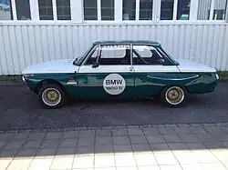 BMW 1600 ti als Gruppe-2-Rennwagen mit „Schweinebacken“-Verbreiterungen