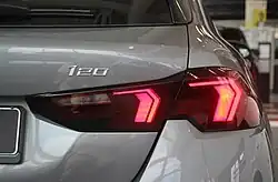 Leuchtengrafik und Modellschriftzug ohne „i“