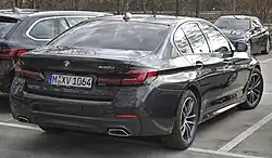 BMW 530d Limousine, Heckansicht (2020–2023)