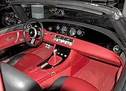 Innenraum in der Farbkombination Sportrot/Schwarz