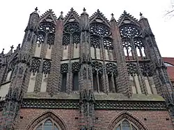 Maßwerk aus gebranntem Ton: Katharinenkirche in Brandenburg