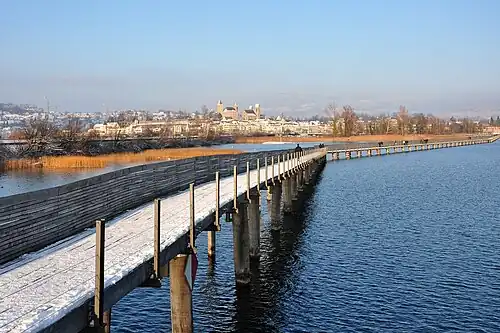 Blick Richtung Rapperswil, links der Seedamm