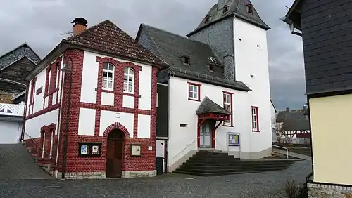 Backhaus und Evangelische Dorfkirche