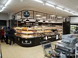 Backwarentheke „Meine Backwelt“ in Aldi-Süd-Filiale nach Wiedereröffnung am 20. Februar 2020