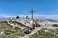 Gipfelkreuz am Dobratsch: 2020 nach Blitzschlag erneuertes Knappenkreuz[5] (2022)