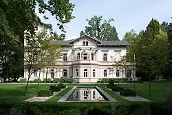 Villa Rabl, Gartenanlage Villengarten, Ausstellungskonzept: Rupert Halbartschlager, Landesgartenschau 2005.[Anm. 8]
