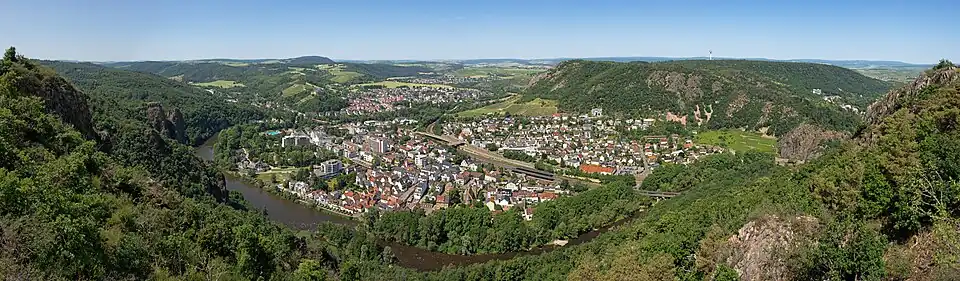 Blick von der Aussichtskanzel im Naturschutzgebiet Gans auf Bad Münster am Stein