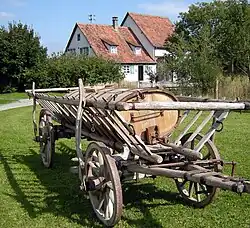 Leiterwagen mit Holz-Jauchefass
