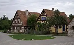 Köblerhaus (1702) aus Oberfelden und Häckerhaus (1706) aus Ergersheim