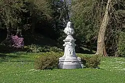 Lichtentaler Allee von Baden-Baden, geschaffen von Joseph Kopf (Büste), Friedrich von Thiersch (Granitsockel), 1892