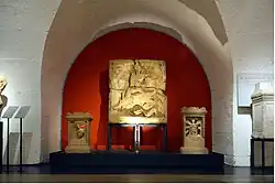 Mithras tötet den Stier Ahura Mazdas[8]