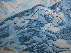 Liftanlagen und Skipisten im Skigebiet Bärenalm.