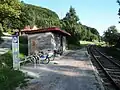 Aufgelassene Bahnhaltestelle Rotheau-Eschenau mit Leihrad-Station im August 2014