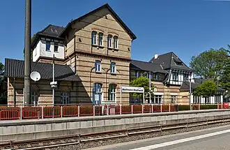 Blick auf das ehemalige Empfangsgebäude