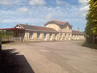 Bahnhof Aillevillers Straßenseite, Herbst 2014