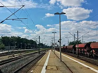 S-Bahnsteig mit Blick auf den Sonderbahnsteig
