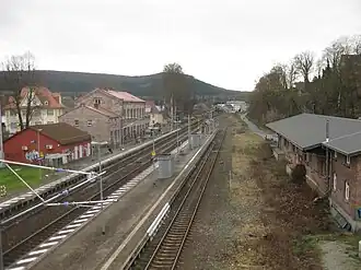 Der Bahnhof, von der Fußgängerüberführung gesehen (2018)