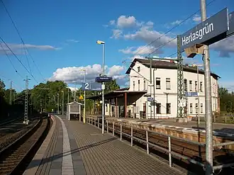 Bahnsteige (Strecke Leipzig–Hof) und Empfangsgebäude, 2017