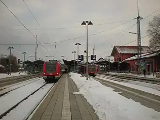 Bahnhof Holzkirchen mit Bahnsteigen