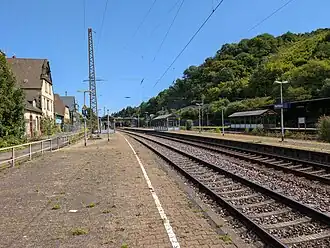 Empfangsgebäude und Gleise