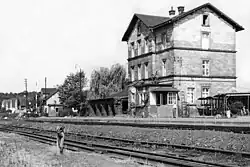 Bahnhof Messel an der Rhein-Main-Bahn, ein typisches Empfangsgebäude der Hessischen Ludwigsbahn