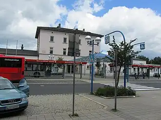 Empfangsgebäude, Straßenseite