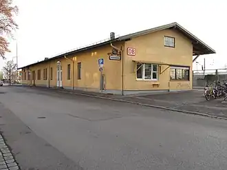 Empfangsgebäude von der Straßenseite