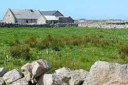 Farmhaus mit Nebengebäuden