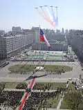 Hissen der „zweihundertjährigen Flagge“ vor dem Präsidentenpalast La Moneda