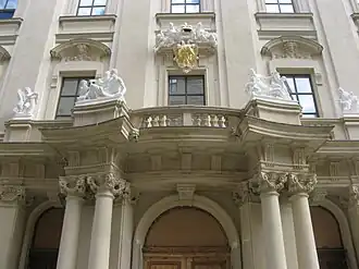 Stadtpalais Liechtenstein, Portal Bankgasse