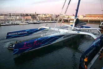 Maxi-Trimaran Banque Populaire V, Hafen Brest, 2009